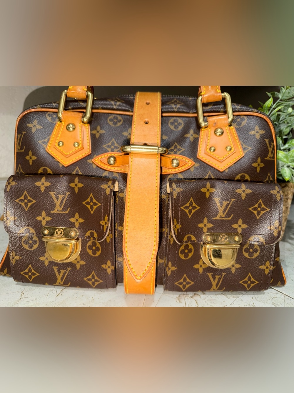 Authentic Louis Vuitton Manhattan GM - Picture 6 of 15